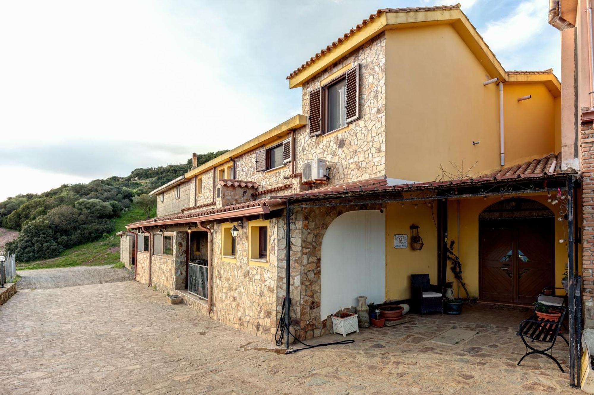 Villa L'Aquila Arbus Exterior foto